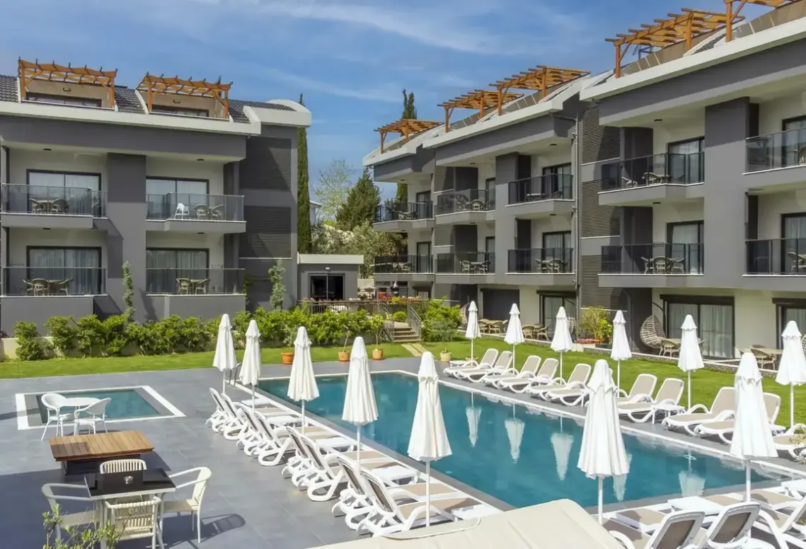 Basen w hotelu A Suite Side