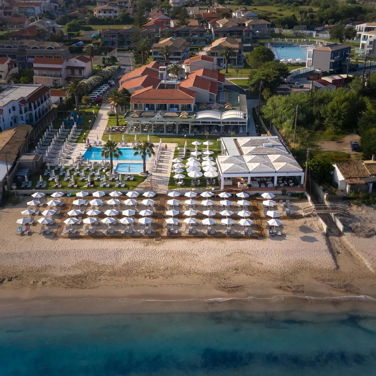 Plaża przy hotelu Acharavi Beach Resort