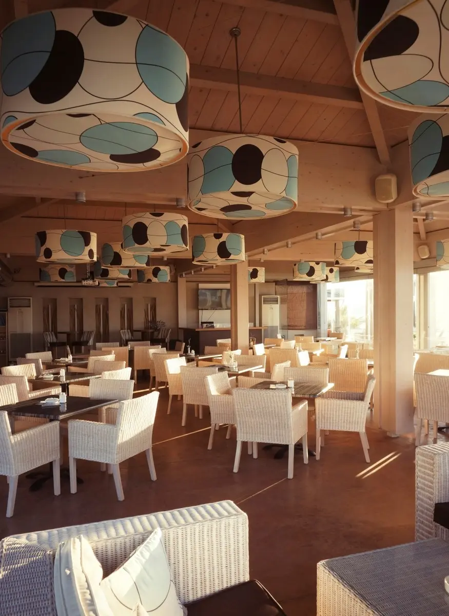 Restauracja i jedzenie w hotelu Acharavi Beach Resort
