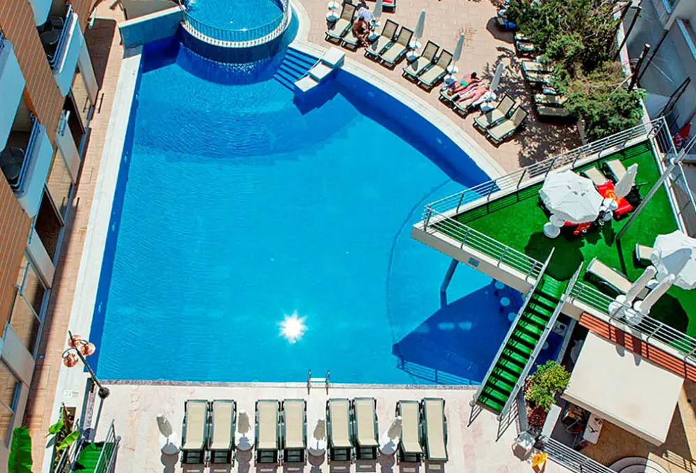 Basen w hotelu Alaiye Kleopatra