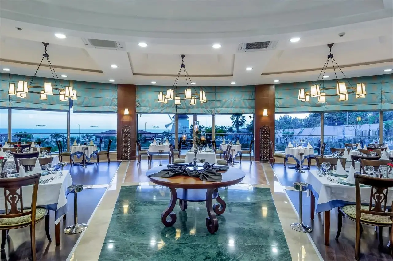 Alba Royal Hotel — ALBA ROYAL