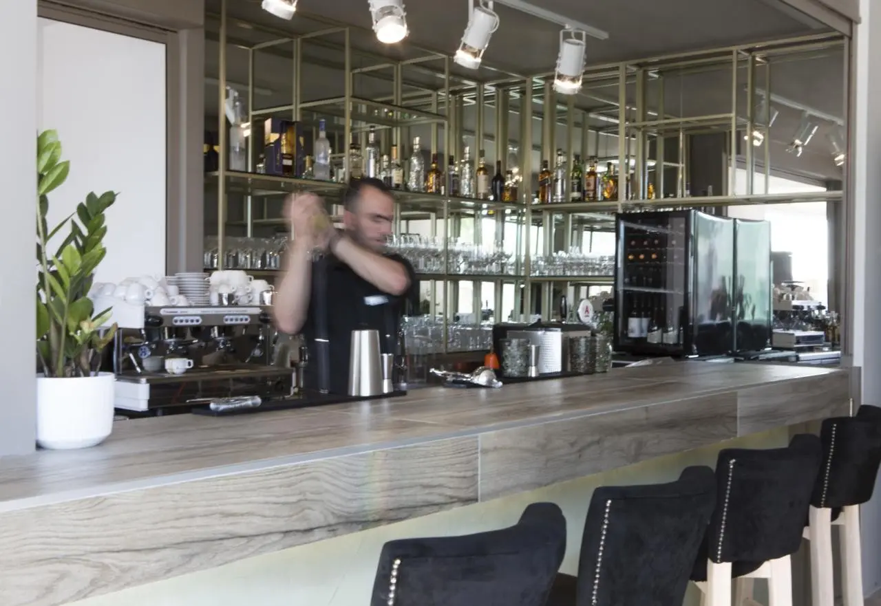 Restauracja i jedzenie w hotelu Aloe Boutique & Suites