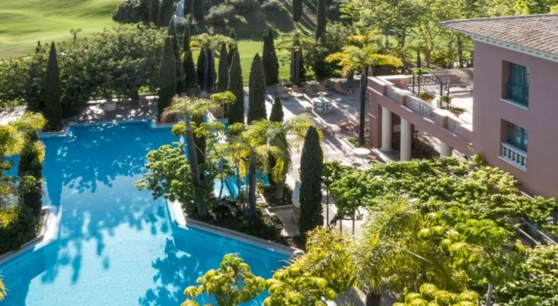 Basen w hotelu Anantara Villa Padierna Palace