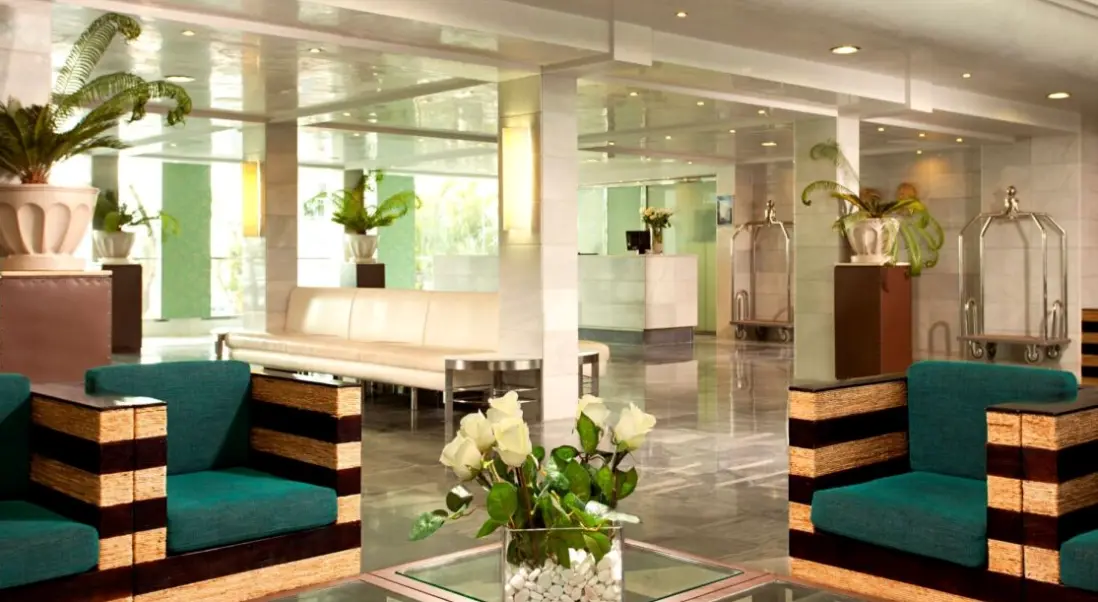 Lobby hotelu Aparthotel Marinas de Nerja