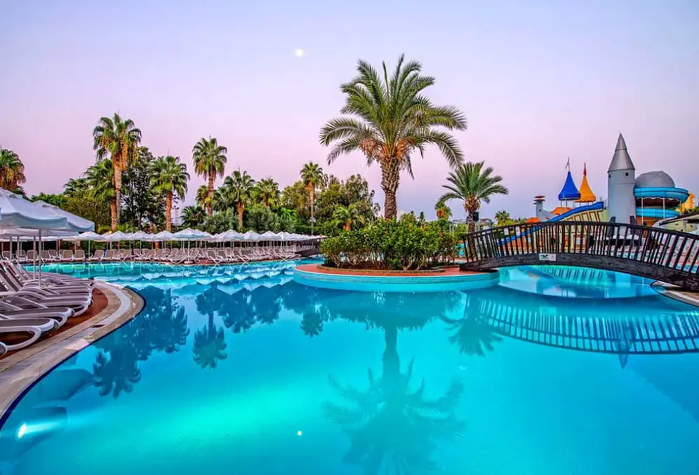 Basen w hotelu Arycanda Kirman Premium