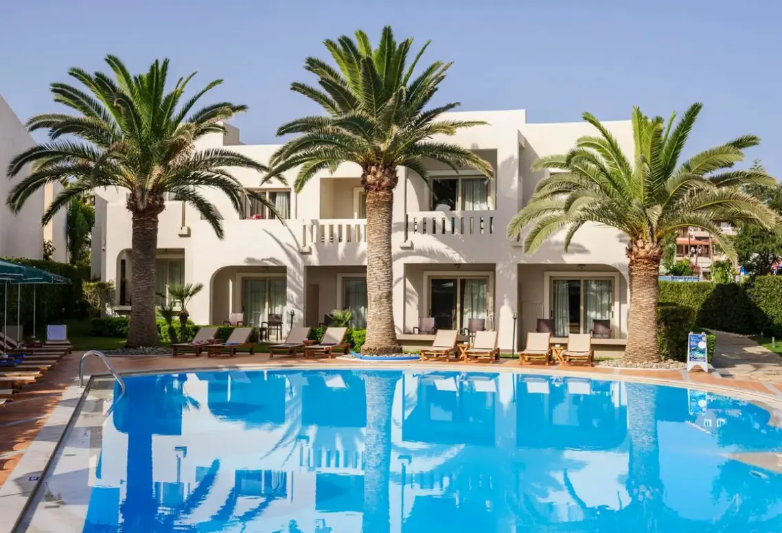 Basen w hotelu Atlantica Amalthia Beach