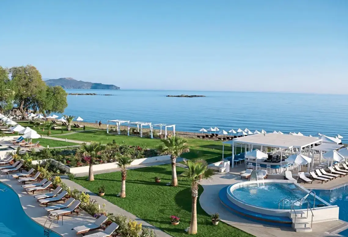 Basen w hotelu Atlantica Kalliston Resort