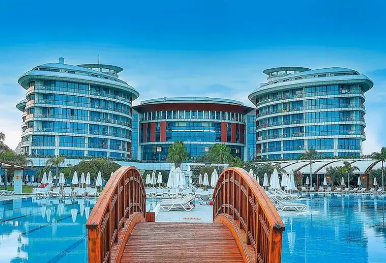 Basen w hotelu Baia Lara
