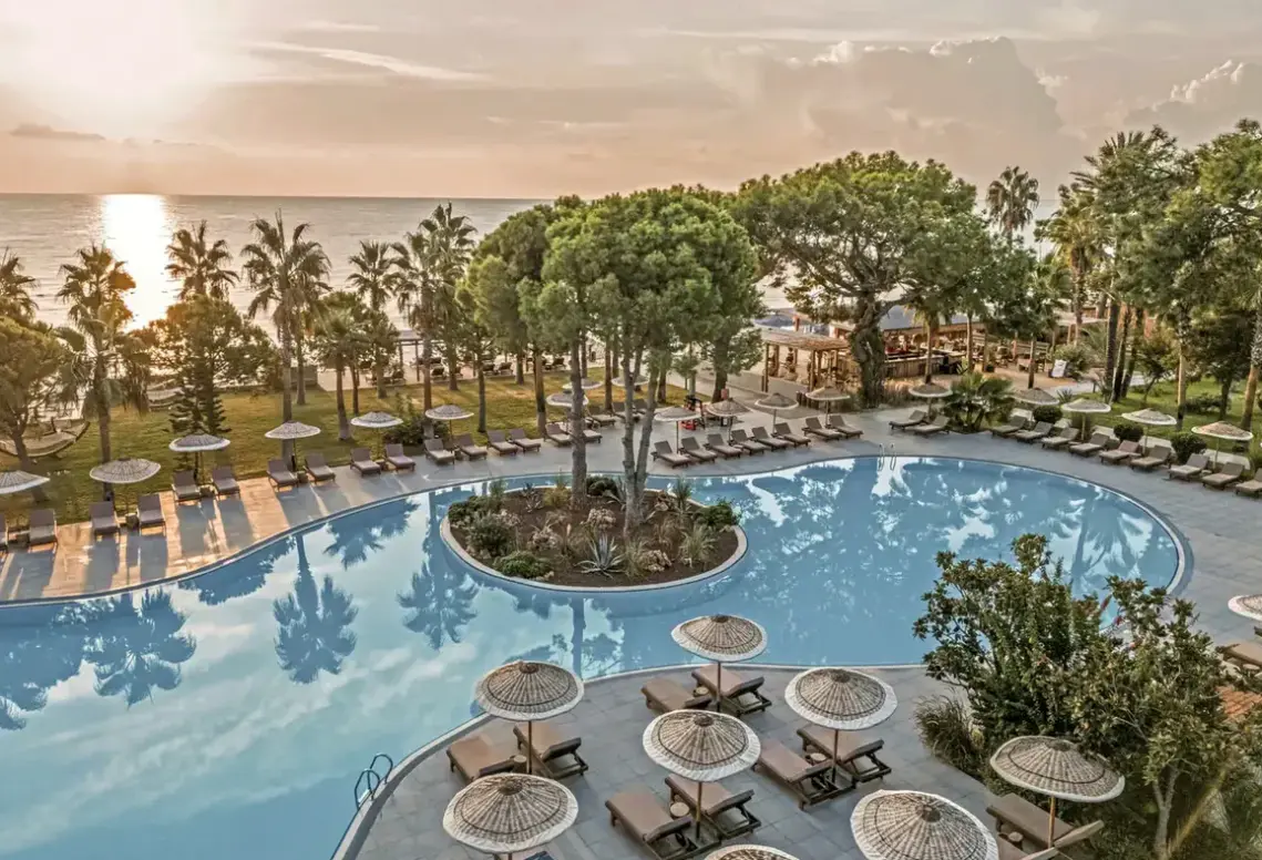 Basen w hotelu Balmy Beach Resort Kemer