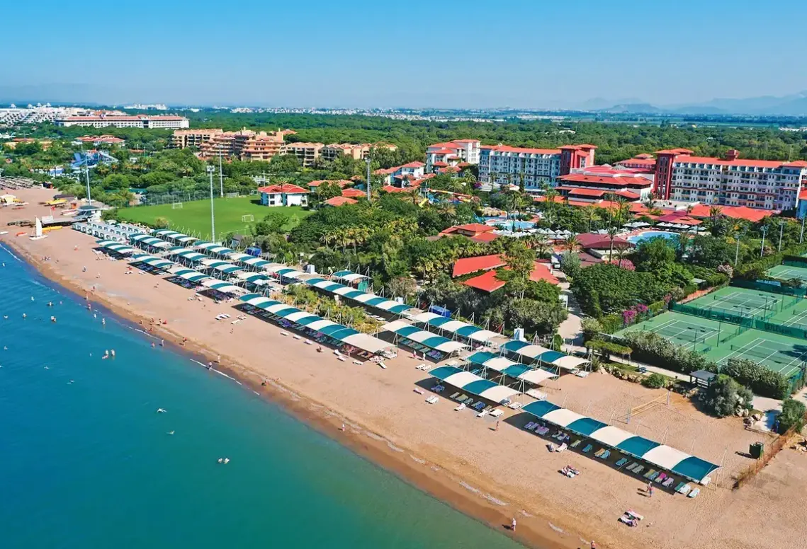 Plaża przy hotelu Belconti Resort Hotel