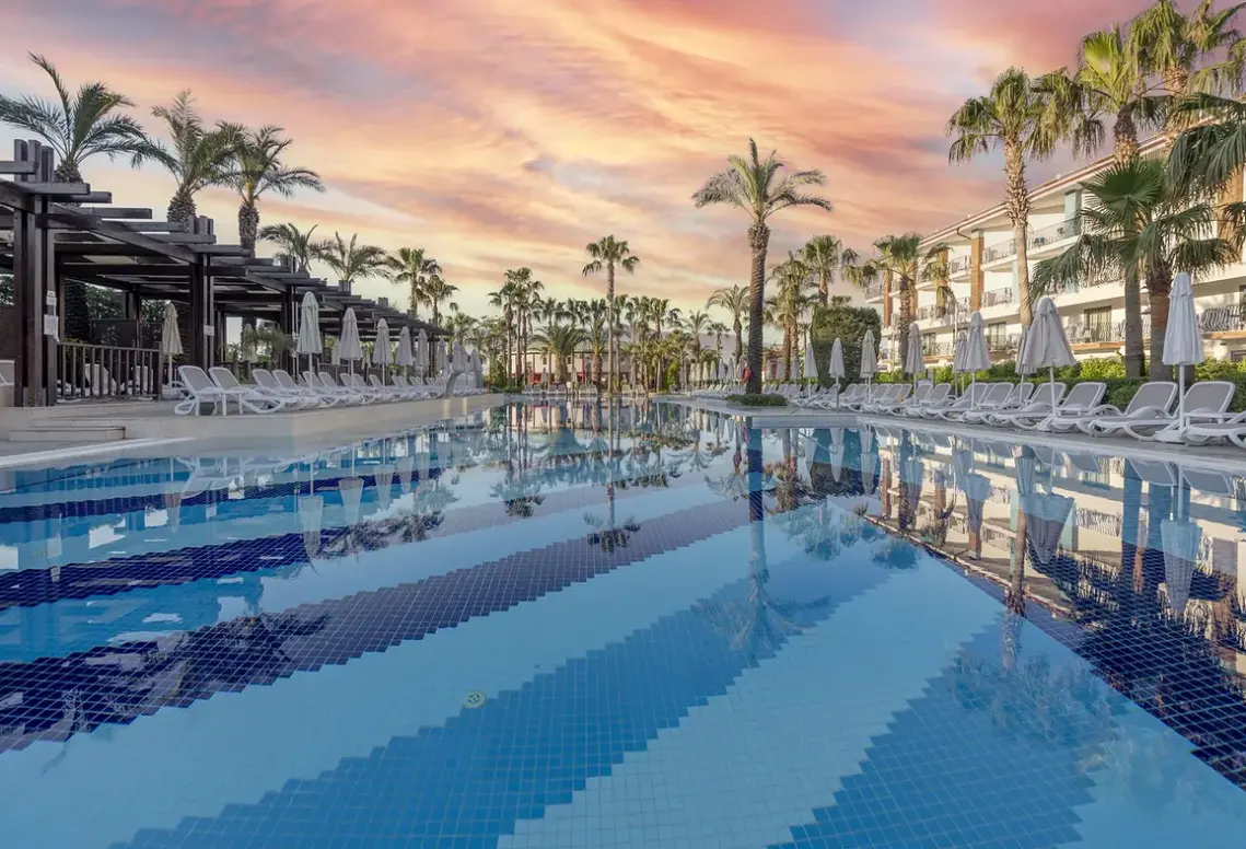 Basen w hotelu Belek Beach Resort