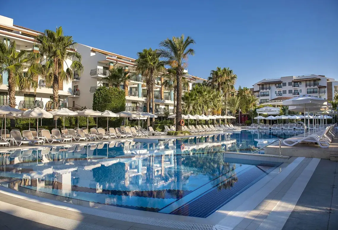 Basen w hotelu Belek Beach Resort