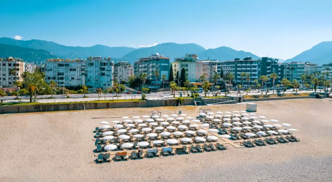 Plaża przy hotelu Blue Diamond Alya