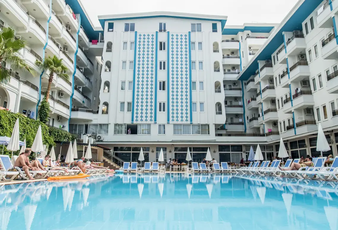 Basen w hotelu Blue Star