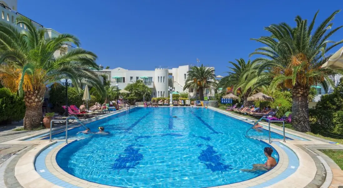 Basen w hotelu Castle Suites