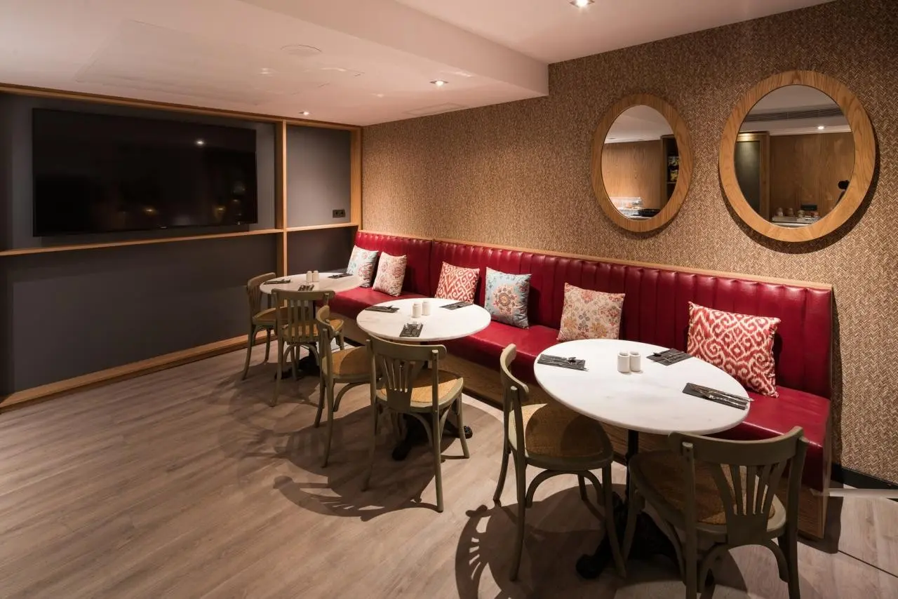 Restauracja i jedzenie w hotelu Catalonia Born