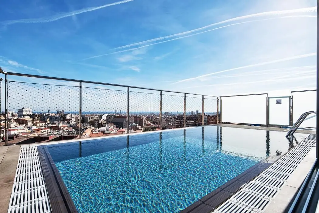 Basen w hotelu Catalonia Park Putxet