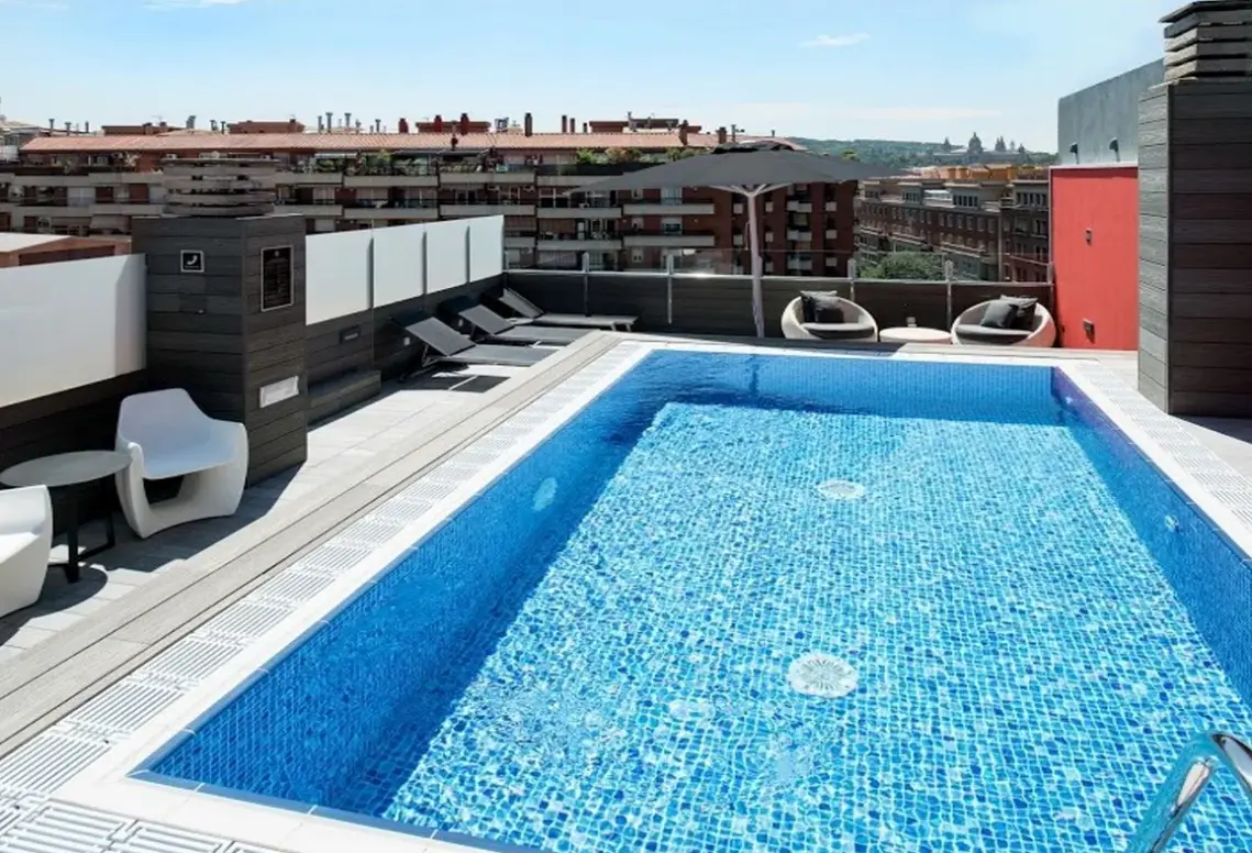 Basen w hotelu Catalonia Roma