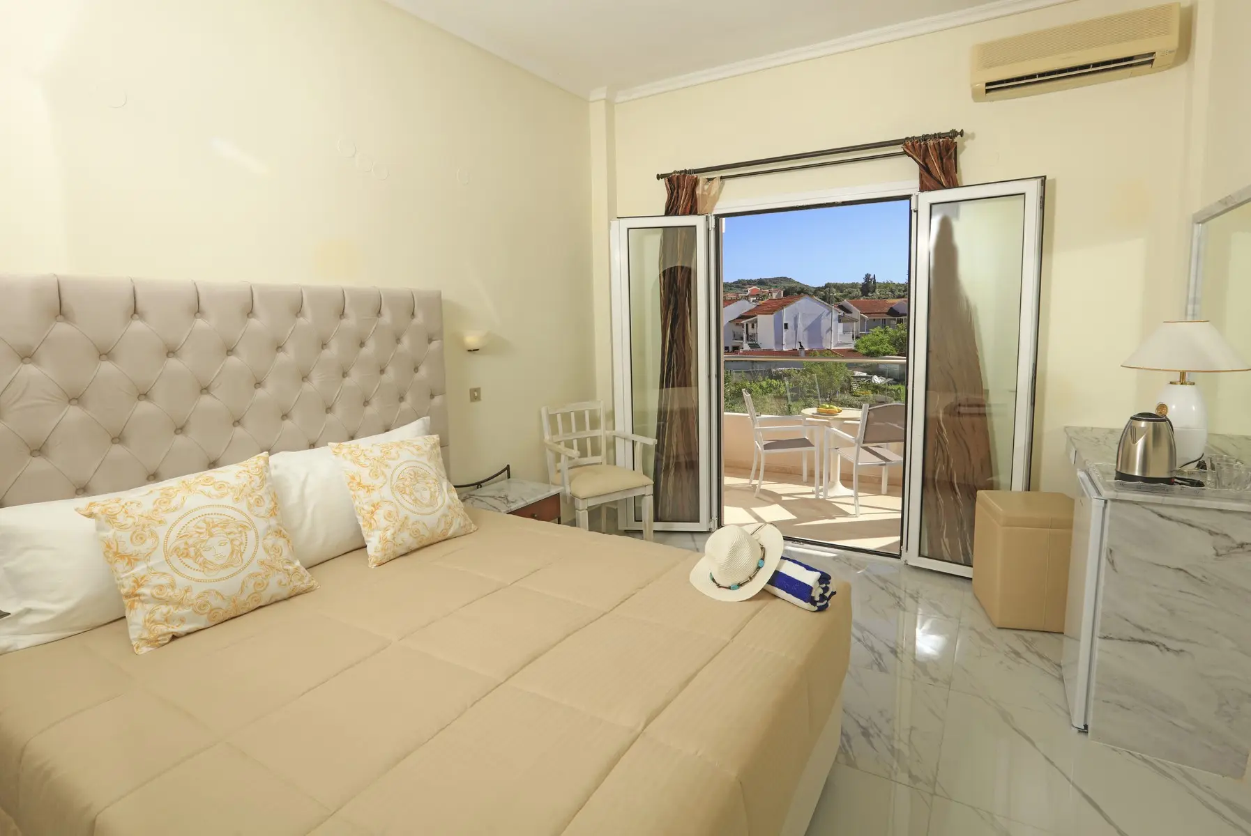 Pokój w hotelu Cavomarina Beach