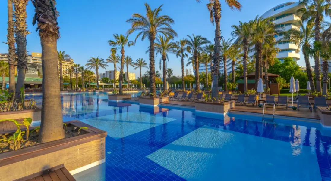 Basen w hotelu Concorde de Luxe Resort