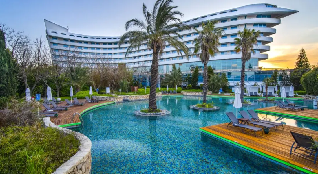 Basen w hotelu Concorde de Luxe Resort