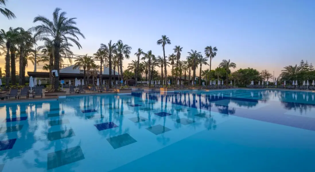 Basen w hotelu Concorde de Luxe Resort