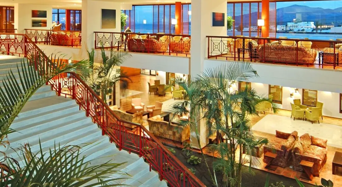 Lobby hotelu Costa Calero Thalasso & Spa