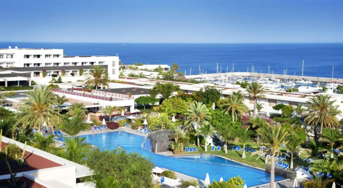 Basen w hotelu Costa Calero Thalasso & Spa