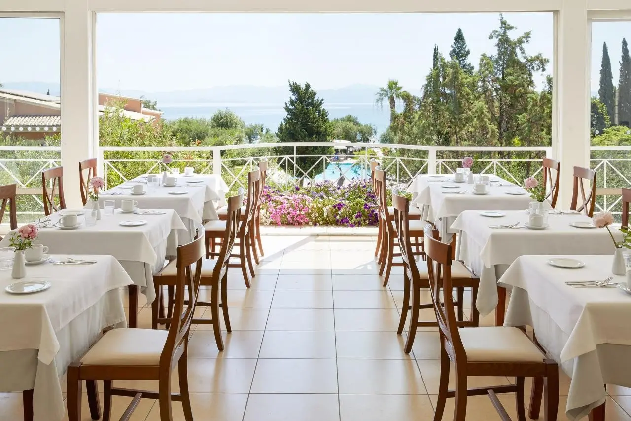 Delfinia — DELFINIA