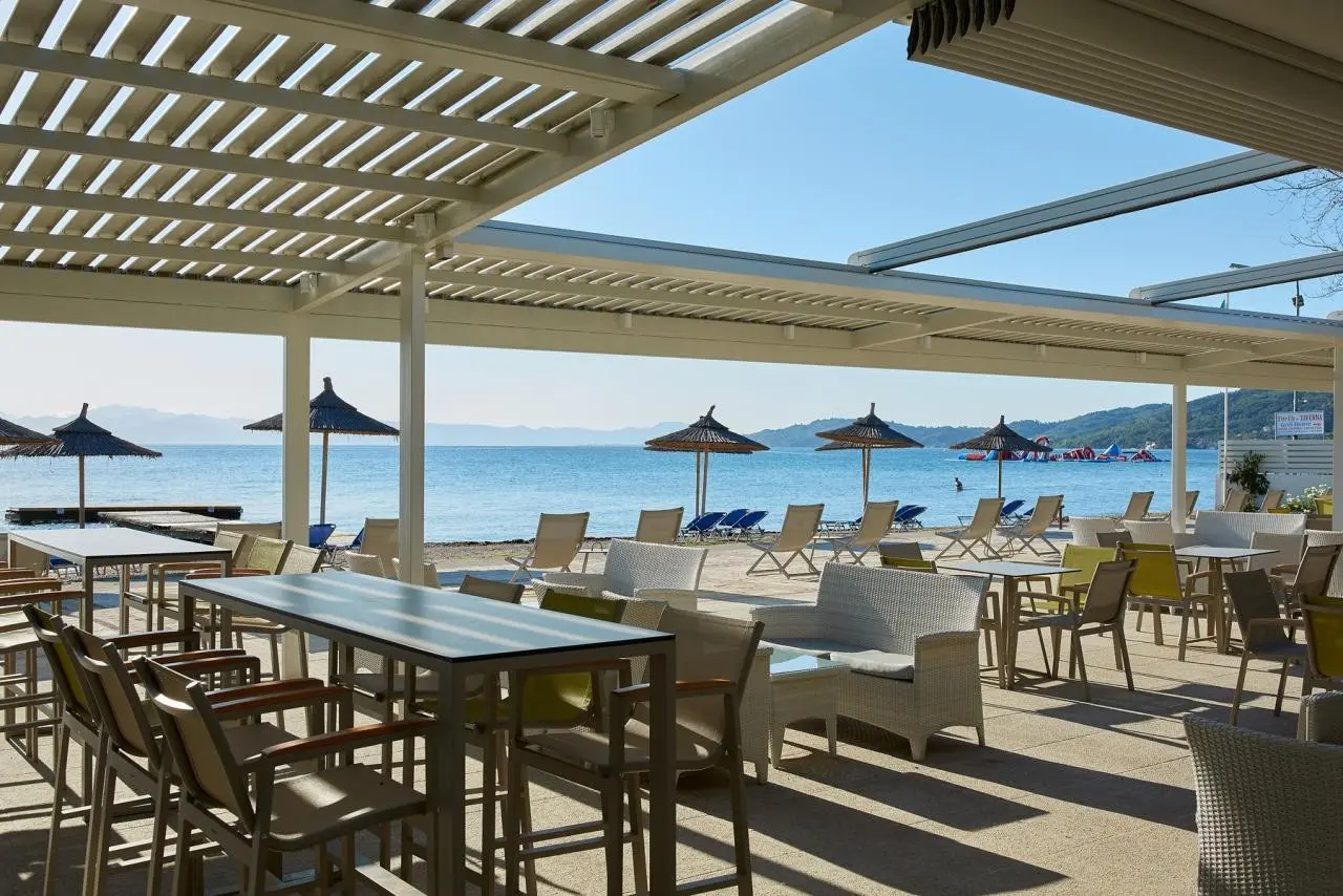 Delfinia — DELFINIA