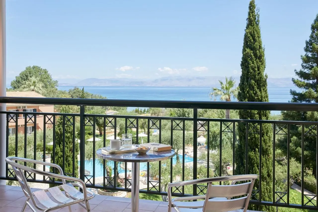 Delfinia — DELFINIA