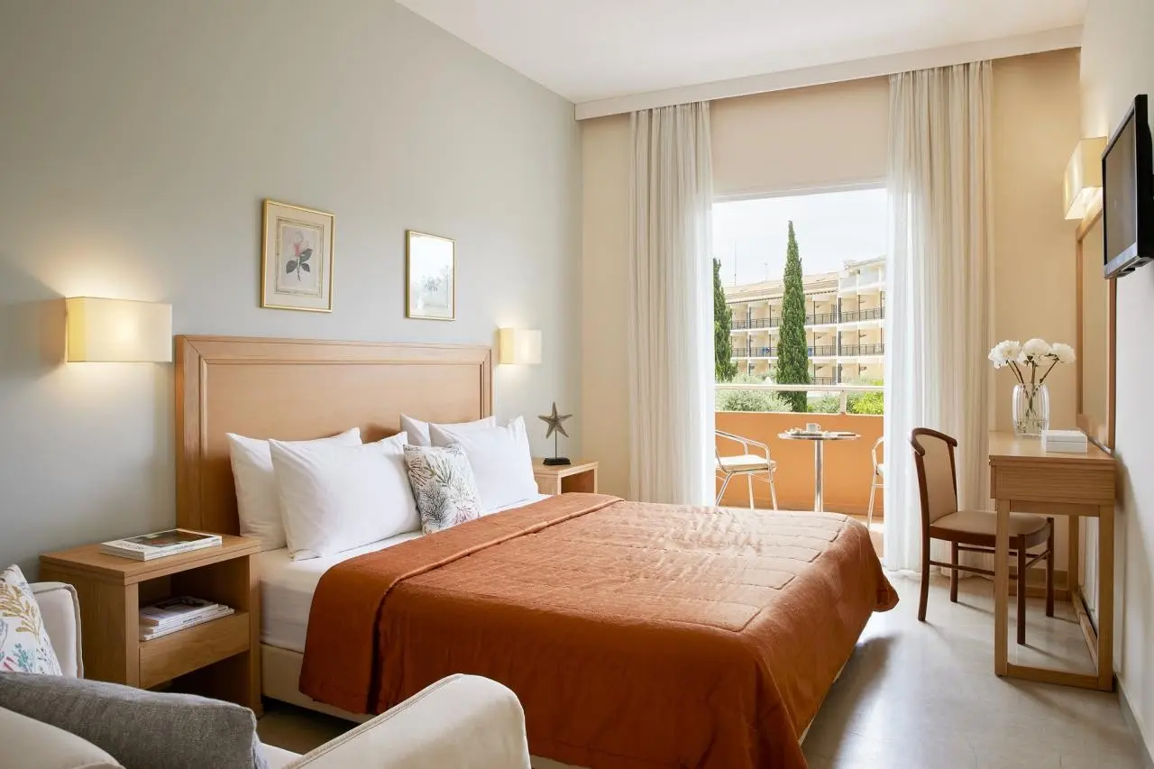 Delfinia — DELFINIA