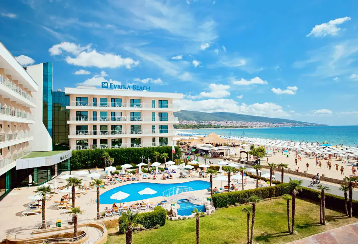 Plaża przy hotelu Dit Evrika Beach Club