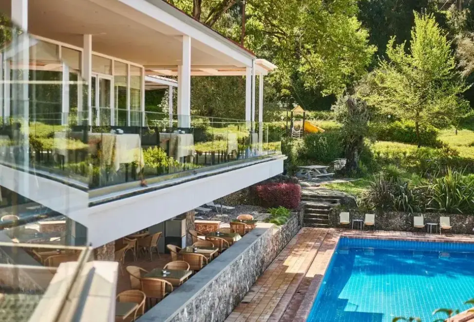 Basen w hotelu Divani Corfu Palace
