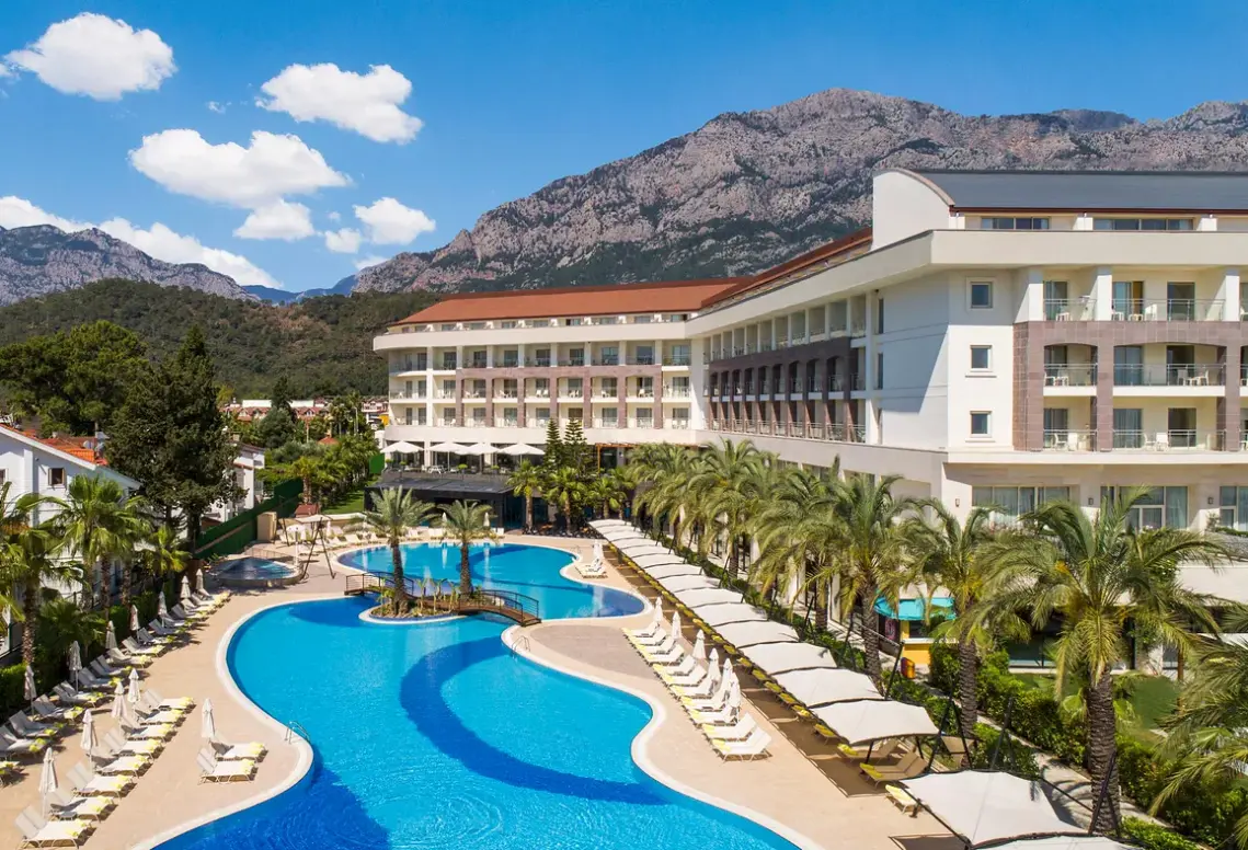 Basen w hotelu Doubletree by Hilton Antalya Kemer