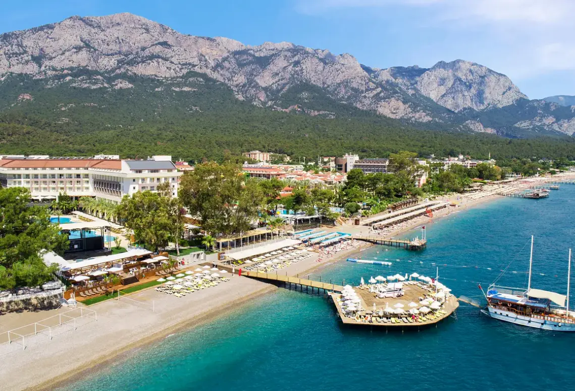 Plaża przy hotelu Doubletree by Hilton Antalya Kemer