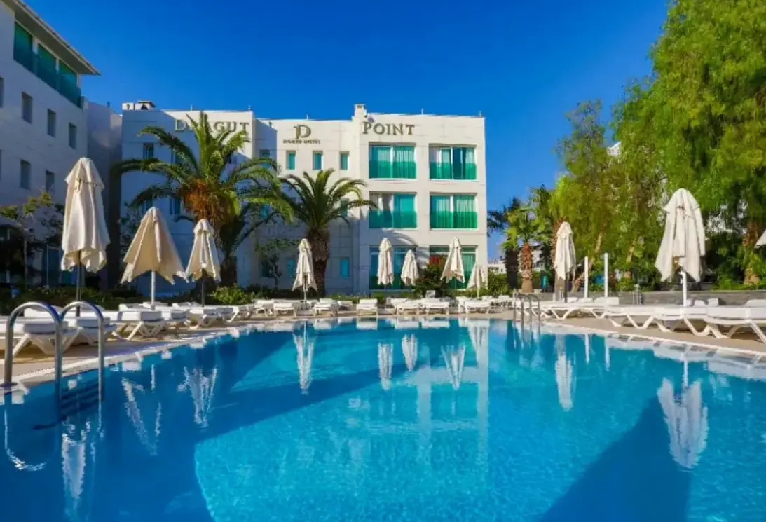 Basen w hotelu Dragut Point North