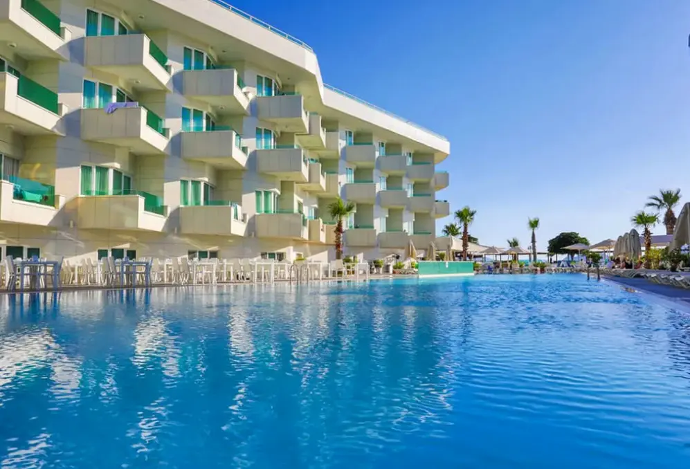 Basen w hotelu Dragut Point South Hotel