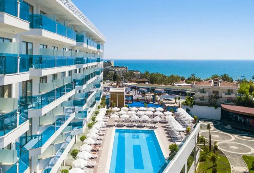 Basen w hotelu Dream World Hill