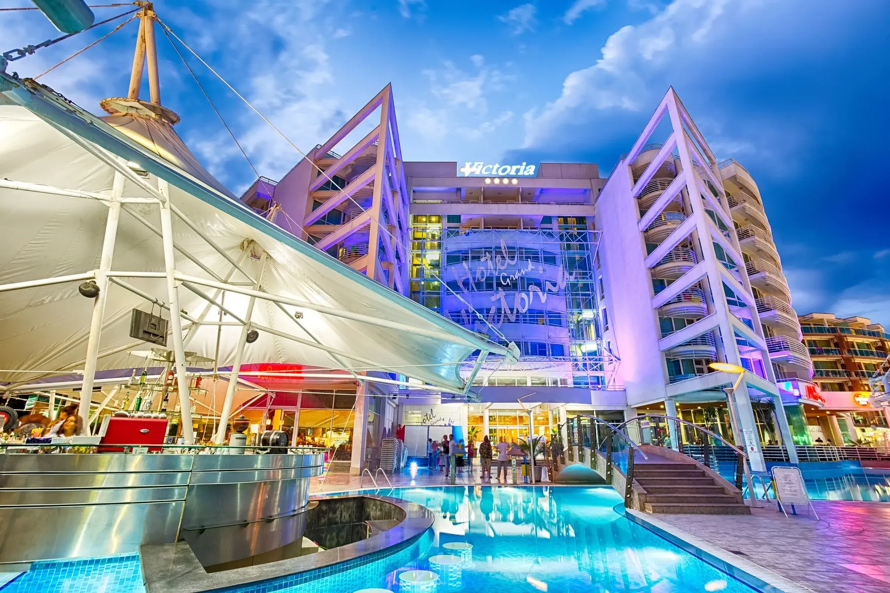Basen w hotelu Effect Grand Victoria