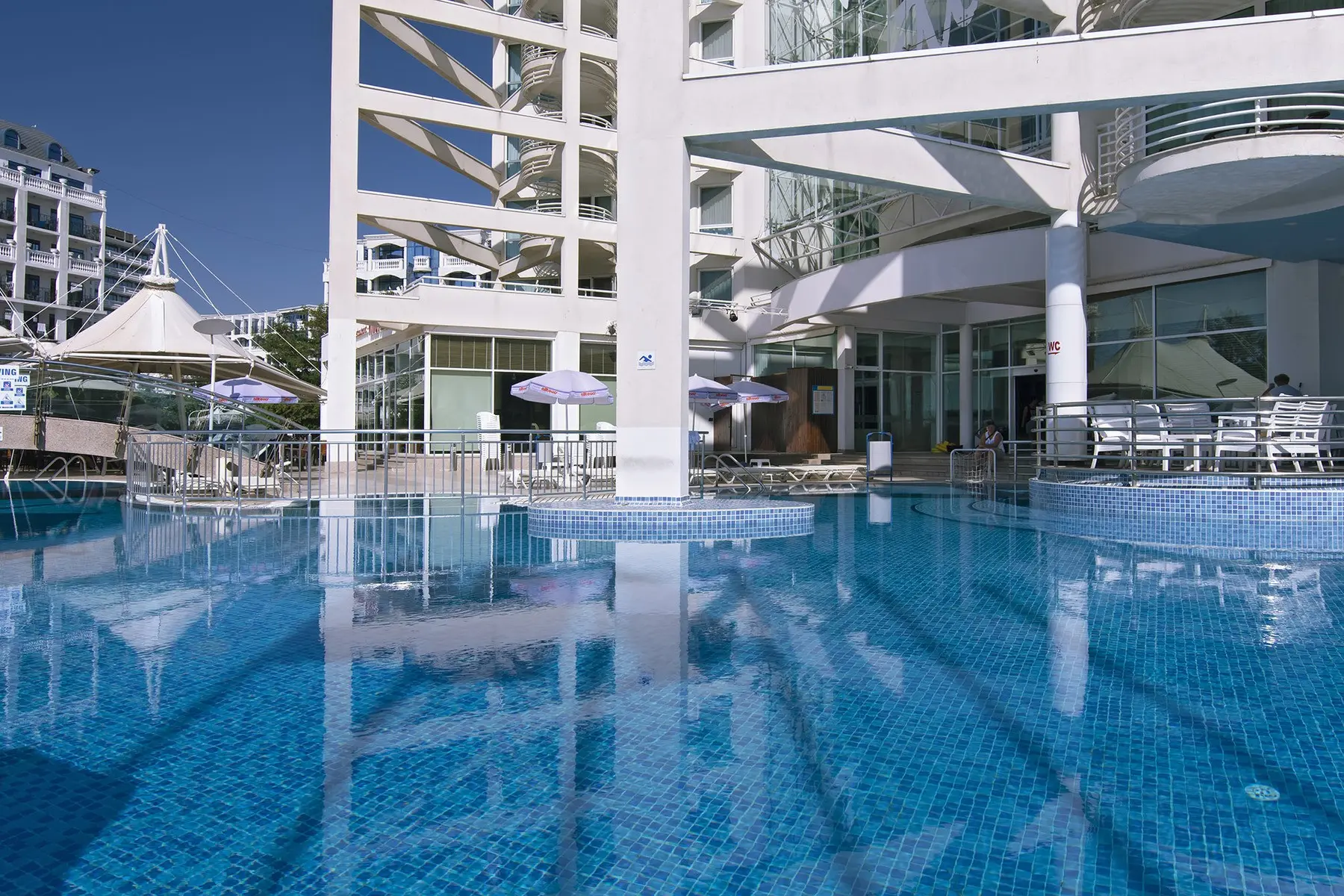 Basen w hotelu Effect Grand Victoria