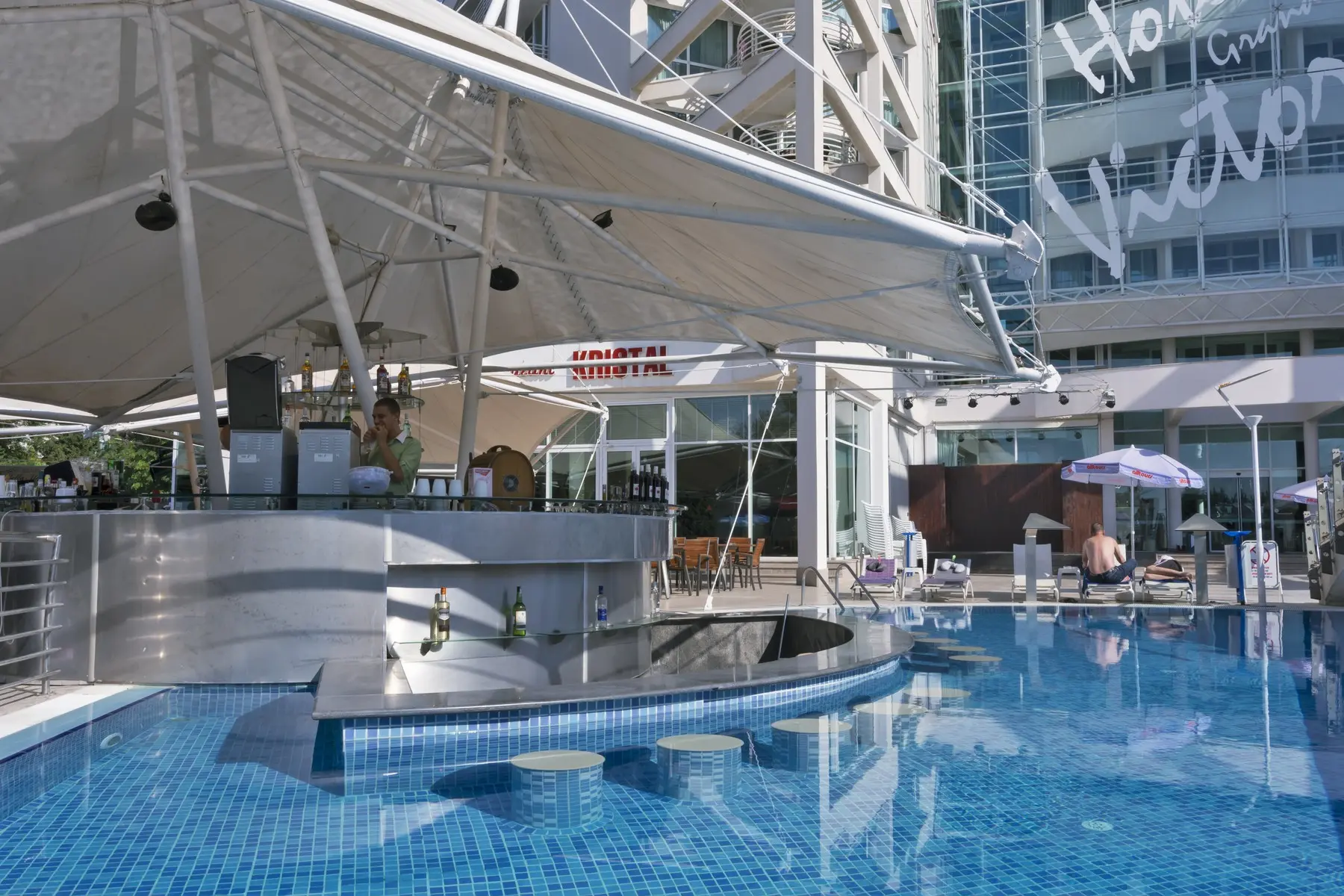 Basen w hotelu Effect Grand Victoria
