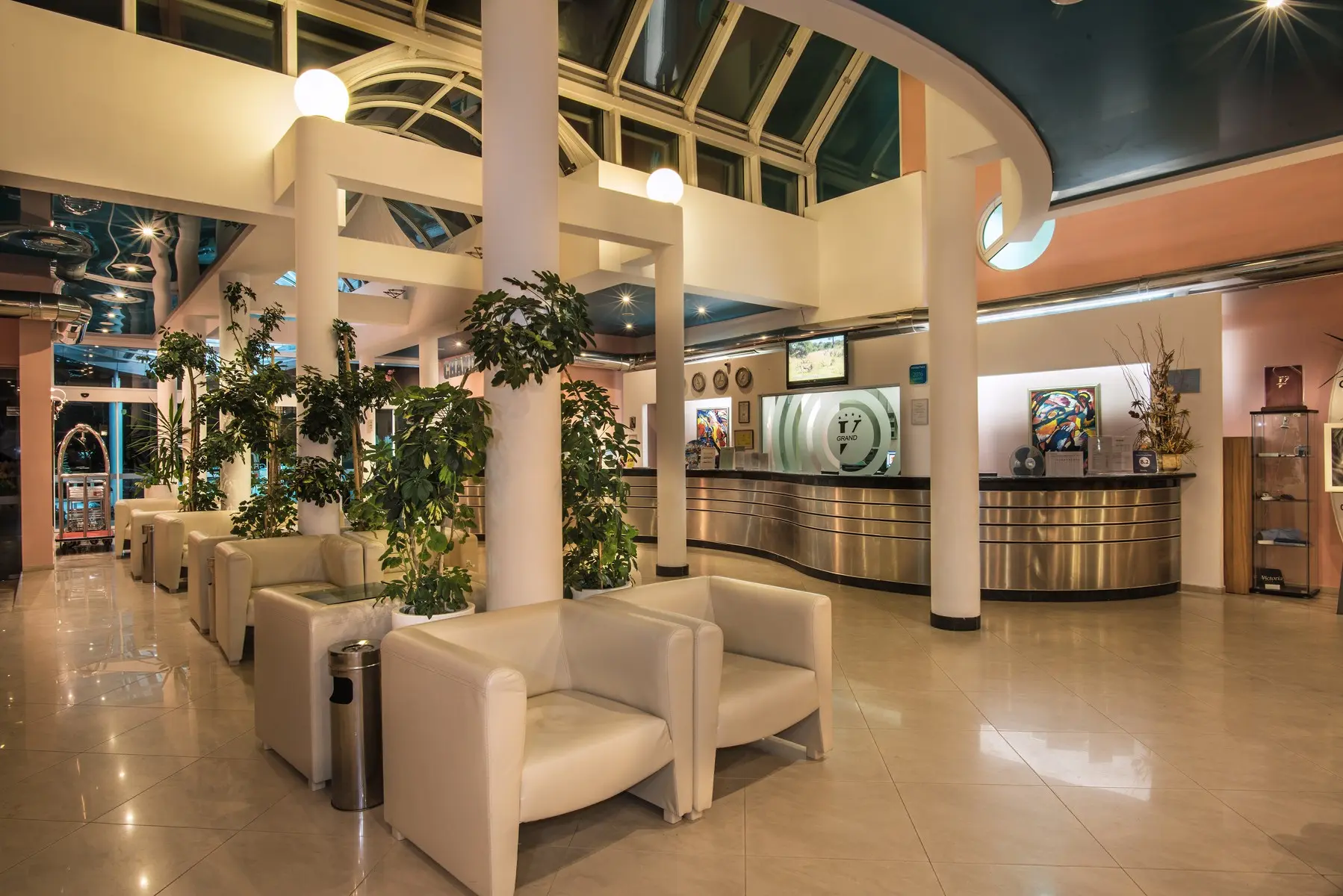 Lobby hotelu Effect Grand Victoria