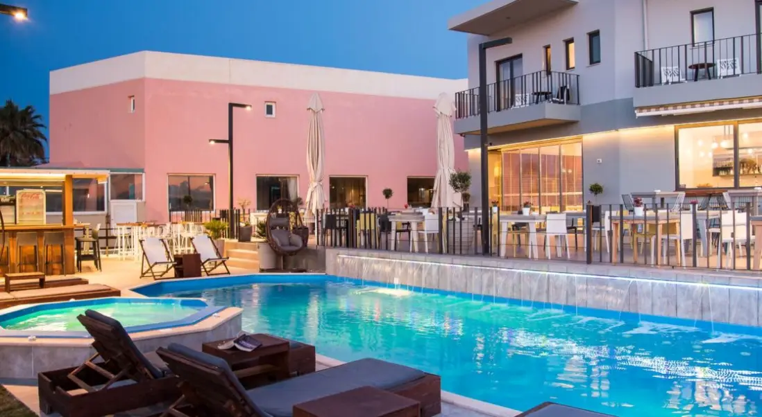 Basen w hotelu Elia Agia Marina Beach Hotel