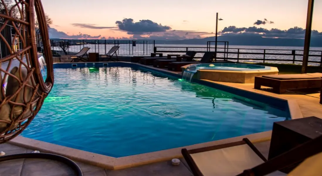 Basen w hotelu Elia Agia Marina Beach Hotel