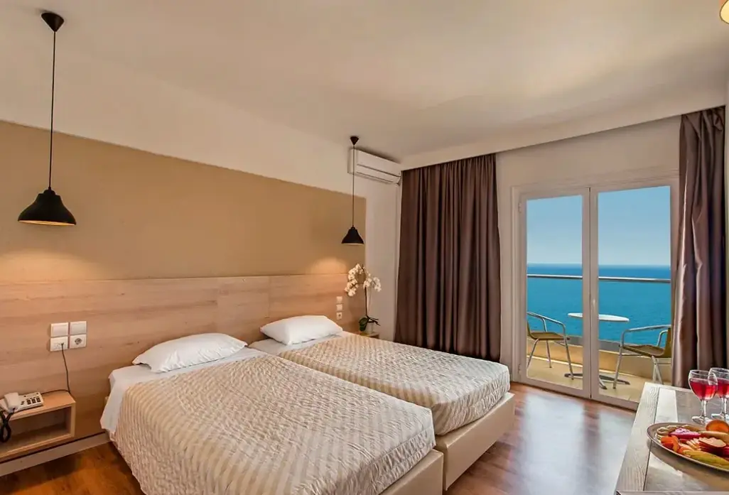 Pokój w hotelu Evia Riviera Resort