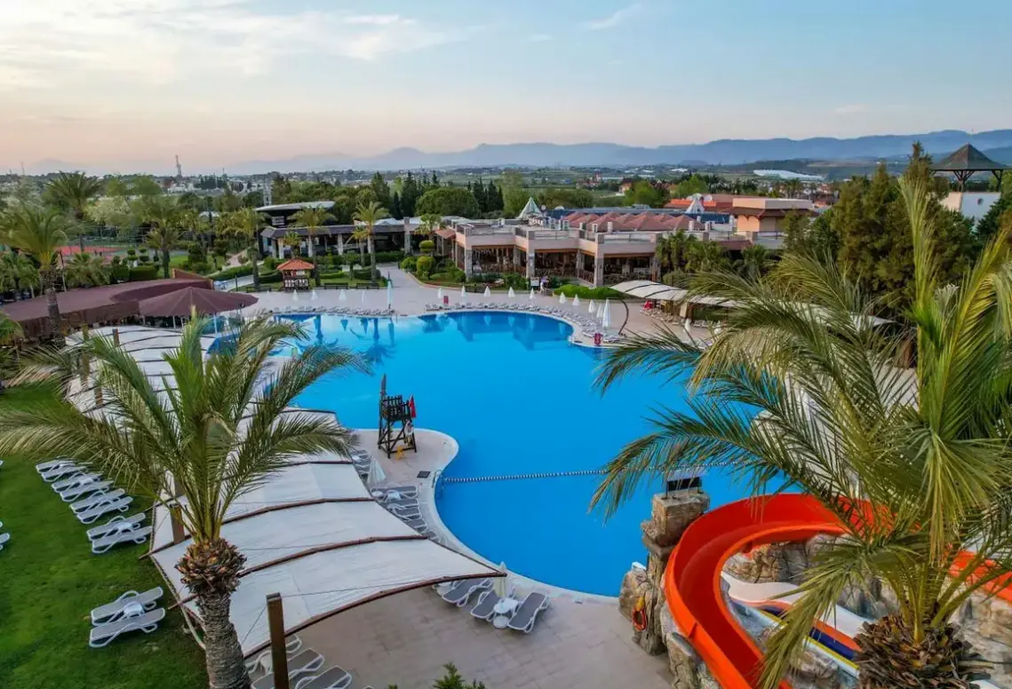 Basen w hotelu Felicia Village
