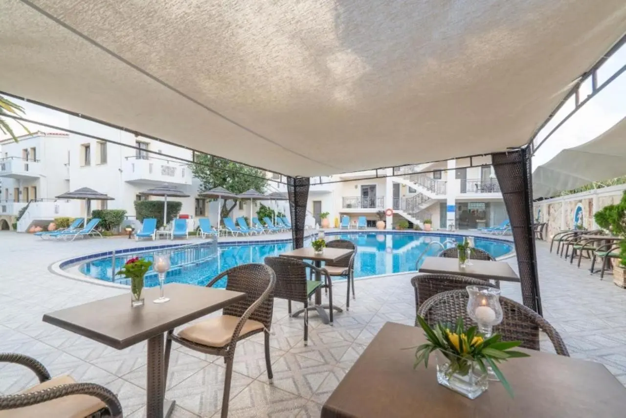 Basen w hotelu Flamingos
