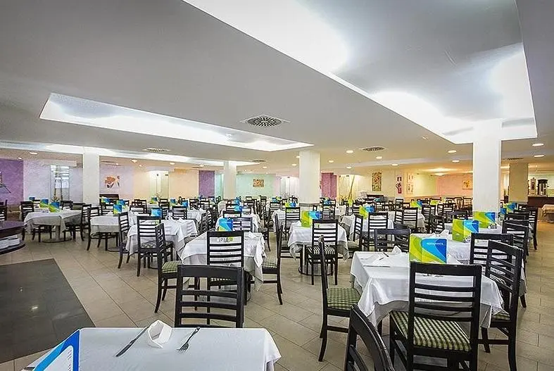 Restauracja i jedzenie w hotelu Floresta