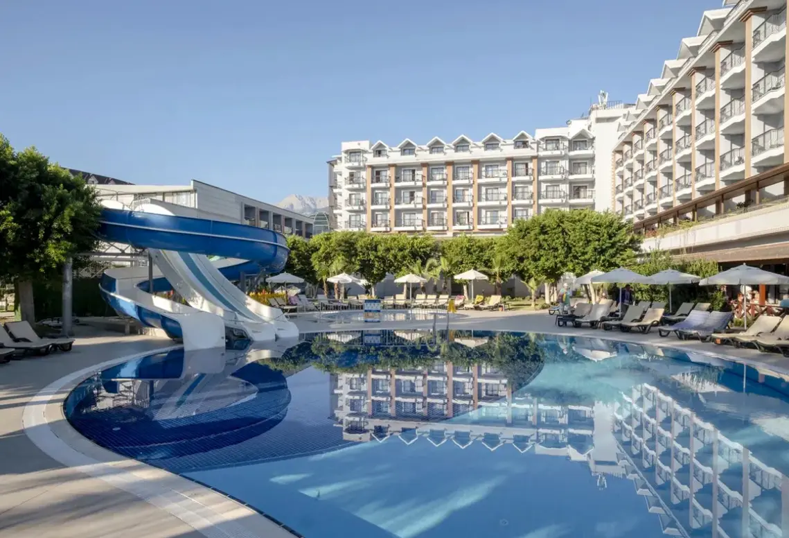 Basen w hotelu Fore Resort & Spa